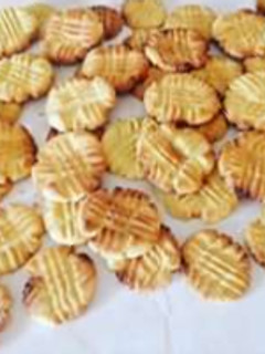 A picture of 3 Ingredient biscuits.