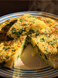 Una foto de Tortilla de papas y acelga saludable 🥔