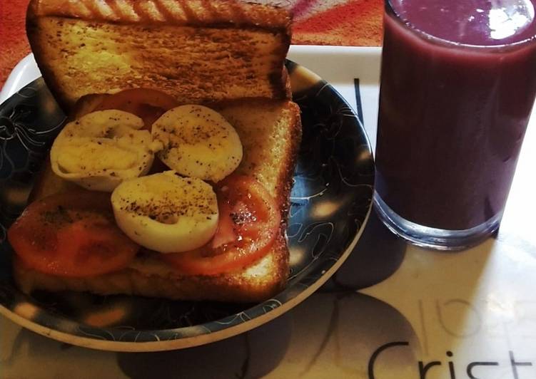 Boiled Egg Sandwich With Pomegranate Juice