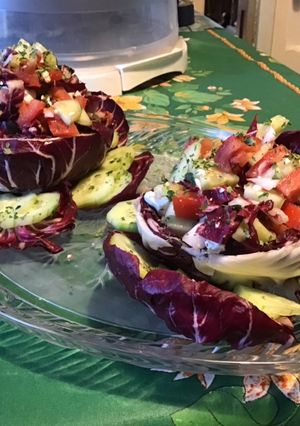 Une photo de Chaudrons sanguinaires de salade composée (tomates,concombre,feta)