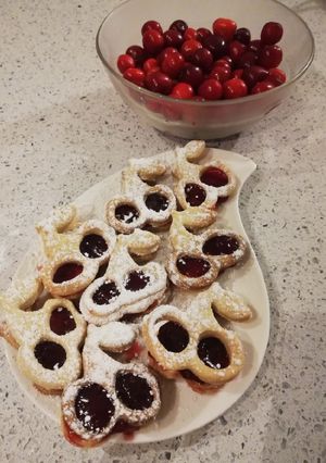 Foto di Biscotti con marmellata di ciliegie