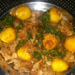 A picture of Chicken with potatoes and Spinage.