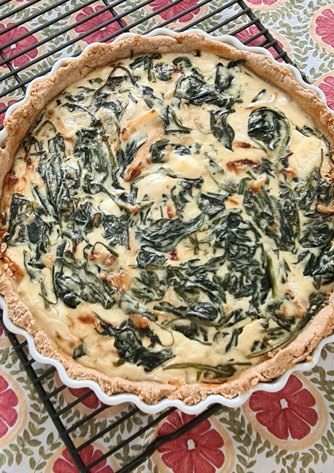 Una foto de Quiche de espinacas, cebolla y queso de cabra