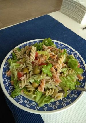 Una foto de Ensalada de pasta con lechuga