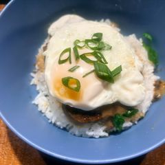 A picture of Classic Hawaiian Loco Moco with Rich Brown Gravy.