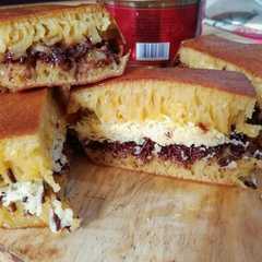 A picture of Martabak bangka.