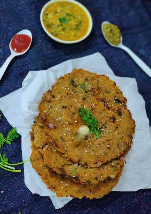 A picture of Dal chawal thepla.