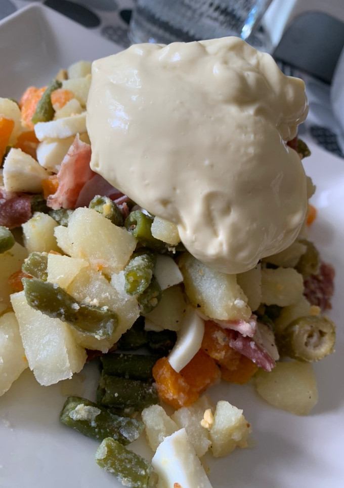 Una foto de Ensaladilla al toque de jamón