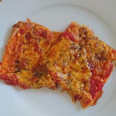 A picture of White bread pizza.