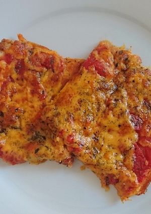A picture of White bread pizza.