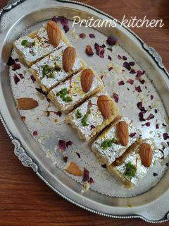इंस्टेंट मिल्क केक (Instant Milk Cake recipe in Hindi) रेसिपी मुख्य फोटो