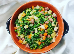 Foto di Minestrone con borlotti e rape violette