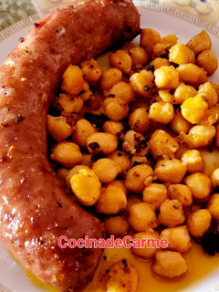 Una foto de Butifarra asada con garbanzos o patatas y sobrasada
