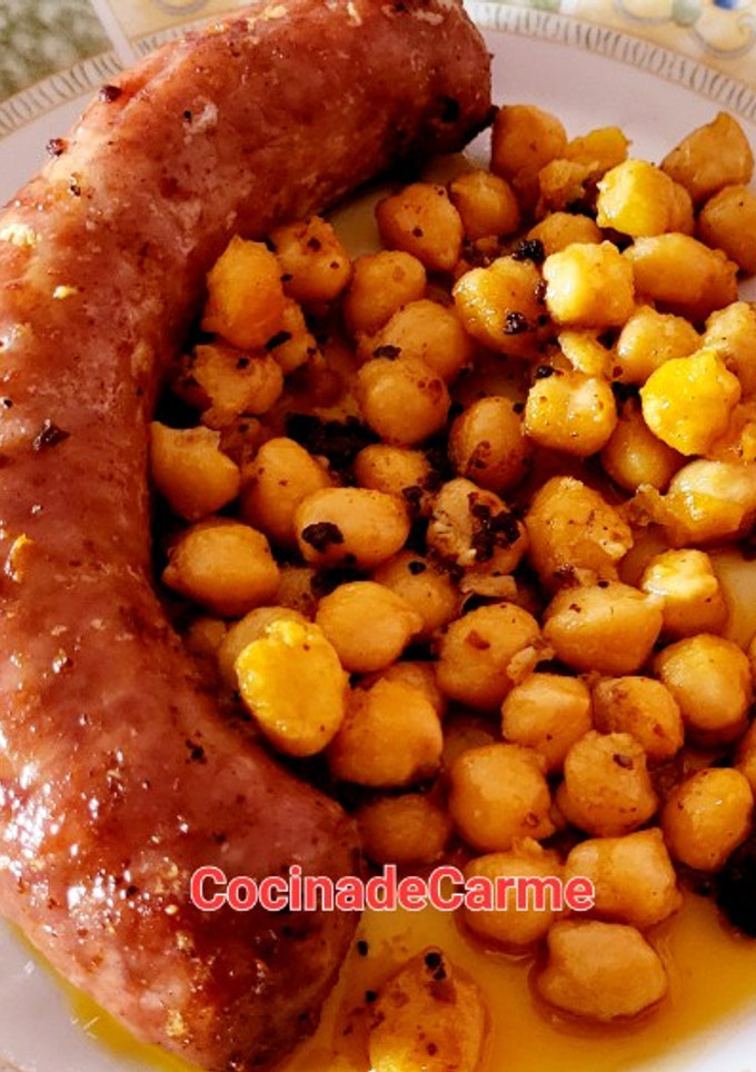 Una foto de Butifarra asada con garbanzos o patatas y sobrasada
