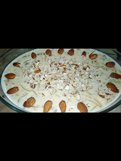 A picture of Sheer khurma.
