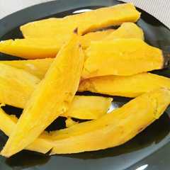 A picture of بطاطس حلوة ذهبية بالفرن.
