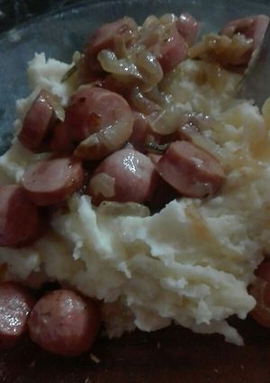 Una foto de Salchichas con puré