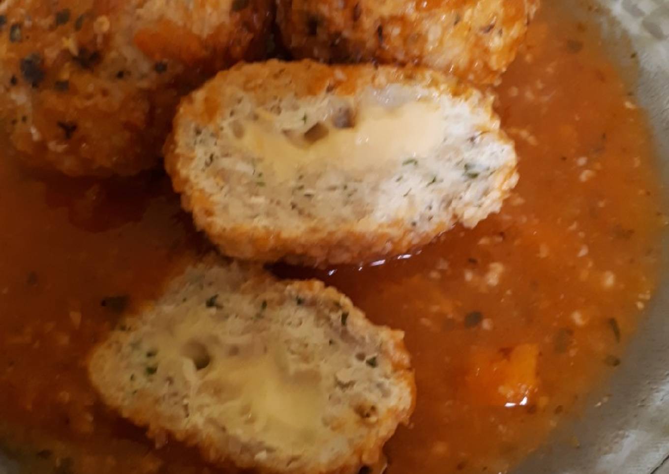 Albóndigas de pollo rellenas con queso