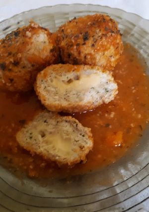 Una foto de Albóndigas de pollo rellenas con queso