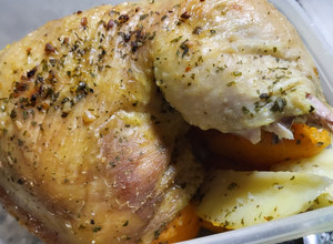 Una foto de Muslo de pollo al horno