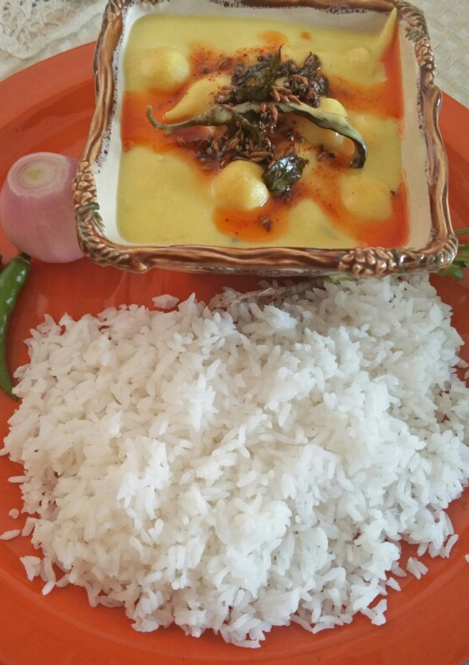 A picture of Kadhi Chawal.
