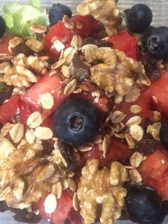 Una foto de Ensalada de frutos y muesli sin sal