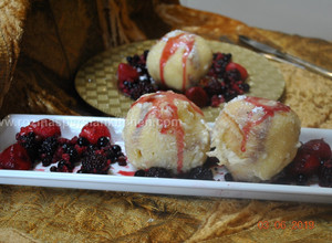 A picture of Deep Fried Ice  Cream بستنی سرخ شده.