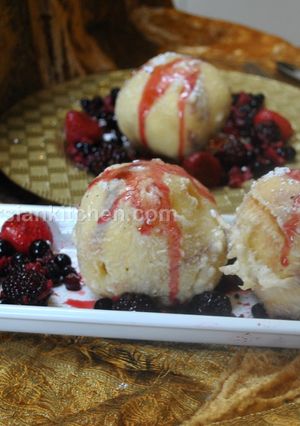 A picture of Deep Fried Ice Cream بستنی سرخ شده.