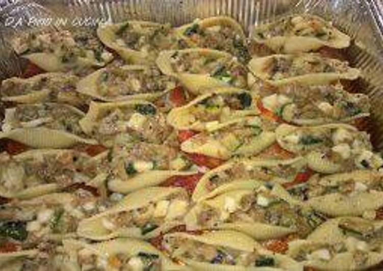 Conchiglioni ripieni di zucchine melanzane e caciocavallo