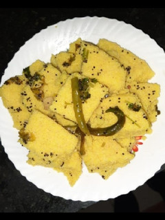 ढोकला (dhokla recipe in Hindi) रेसिपी मुख्य फोटो