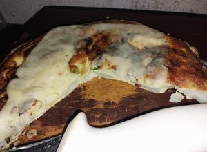 Una foto de TORTILLA DE PAPÁ CON FETAS DE MUZZA!! ♡