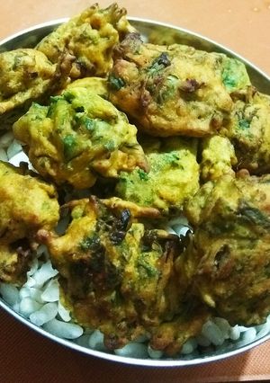 ধনে পাতার বড়া(dhone patar bora recipe in Bengali) রেসিপির প্রধান ছবি