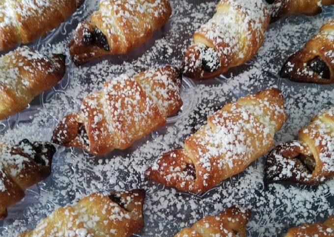 Cornetti di sfoglia con ripieno croccante