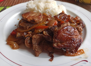 Una foto de Churrasquitos con cebolla, morrón con vino y pimienta
