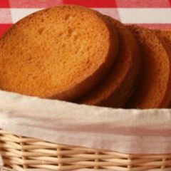 A picture of California Farm Double Baked Rusk Biscuits.