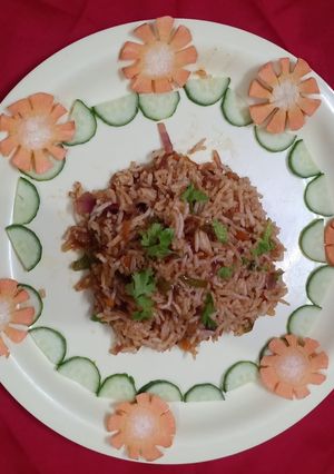 ફ્રાઇડ રાઈસ (Fried Rice Recipe In Gujarati) રેસીપી મુખ્ય ફોટો