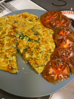 Una foto de Tortilla de espinaca, brócoli y quesitos
