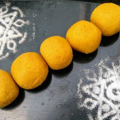 A picture of Besan Suji Laddo.
