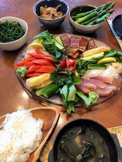Una foto de Temaki Zushi (Rollo de Sushi estilo DIY)