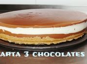 Una foto de tarta fria de cuajada