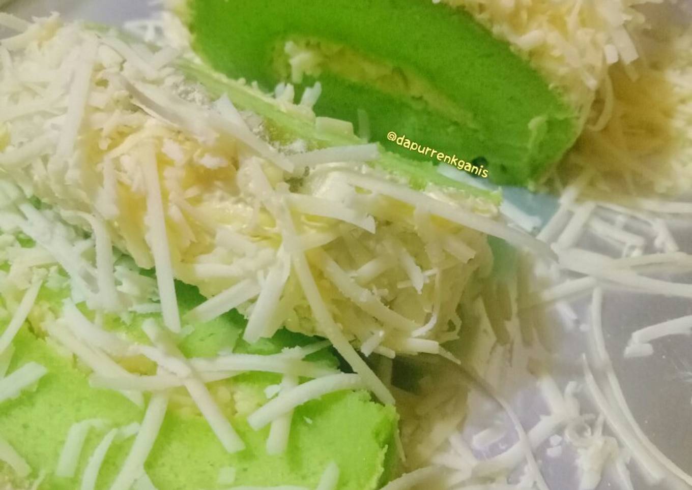 Bolu gulung pandan keju