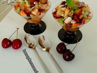 سالاد میوه و مغزیجات