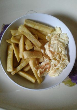 A picture of Spicy yam with scrambled egg.