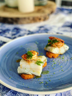 Una foto de Bacalao a baja temperatura con puré de patata al pimentón