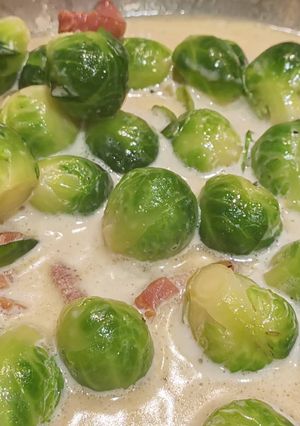 Une photo de Choux de bruxelles à la crème et petits lardons