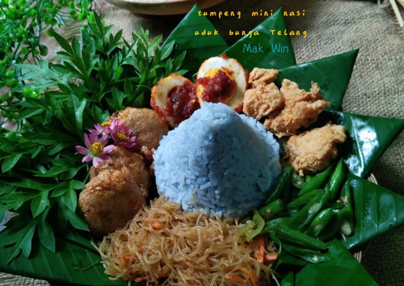 Tumpeng mini nasi uduk bunga telang