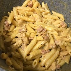 A picture of Creamy bacon and chicken penne pasta.