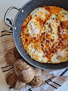 Una foto de Cazuela de garbanzos con huevos