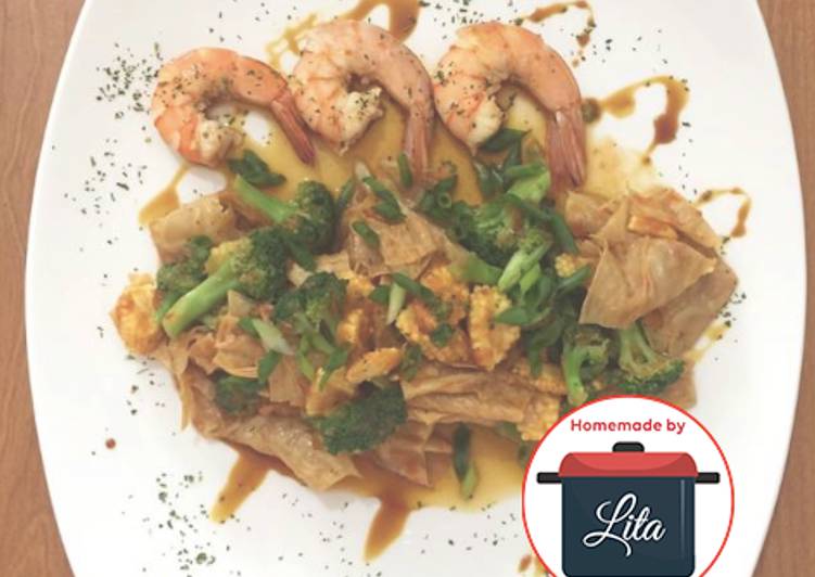 Langkah Mudah untuk Menyiapkan Tumis udang brokoli cah saus tomat #homemadebylita, Enak