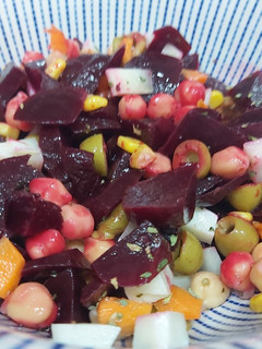 Una foto de Ensalada de remolacha con garbanzos